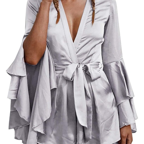 BELLA SILVER BELL FLARE 1PEICE ROMANCE ROMPER
*NWT - Picture 2 of 6